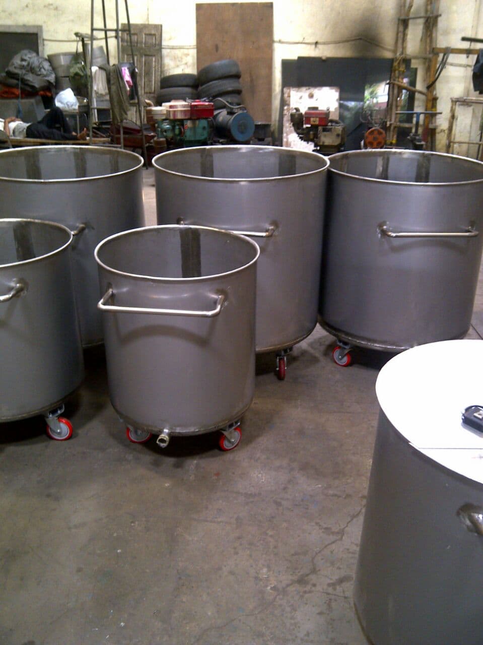 Vessel proses stainless di workshop industri
